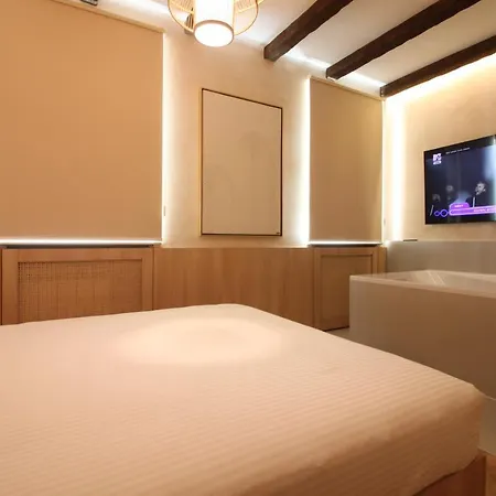 Beige * サラエヴォ